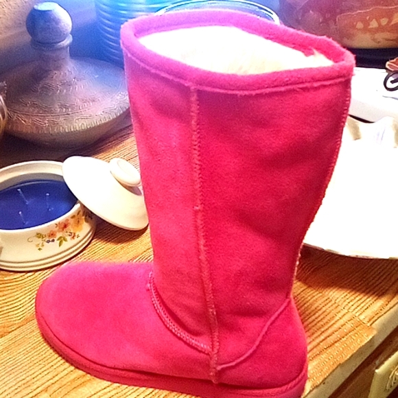 CHAVELOS Shoes - Hot pink suede winter boots